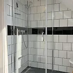 Erdős 4*