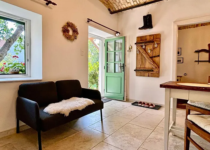 Erdos Vendeghaz Pécsely